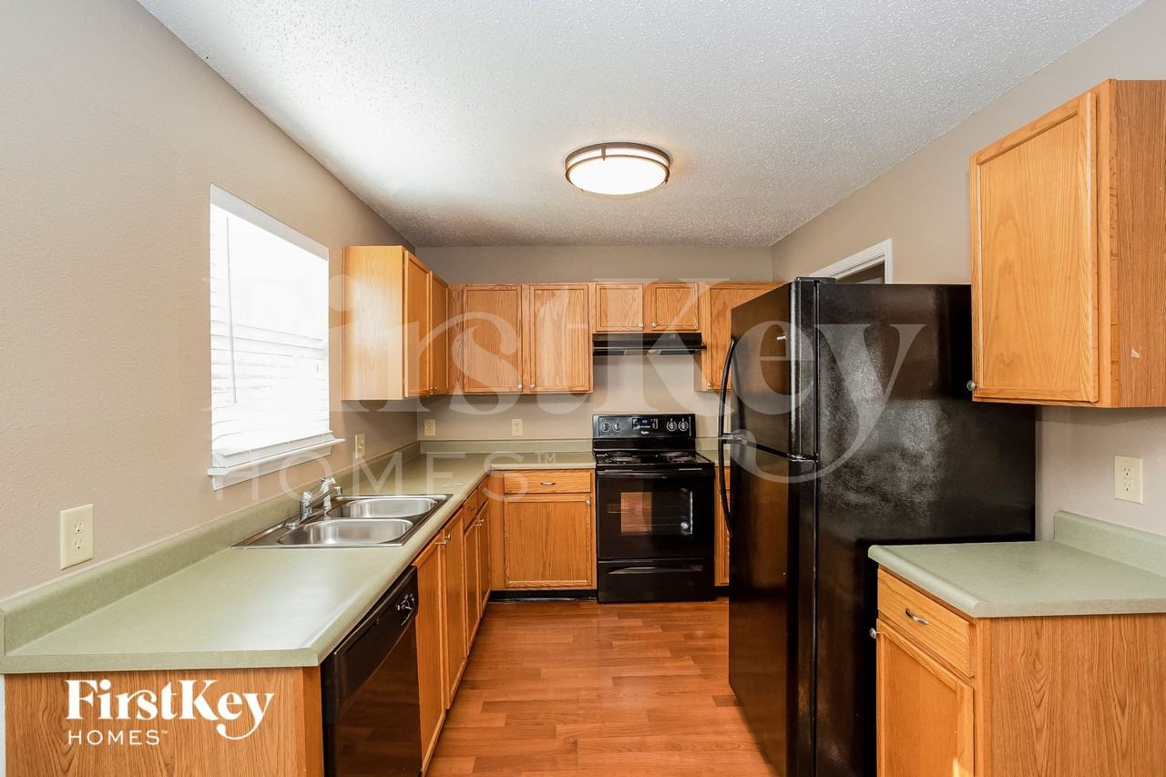 737 Fern St - Photo 3 of 15