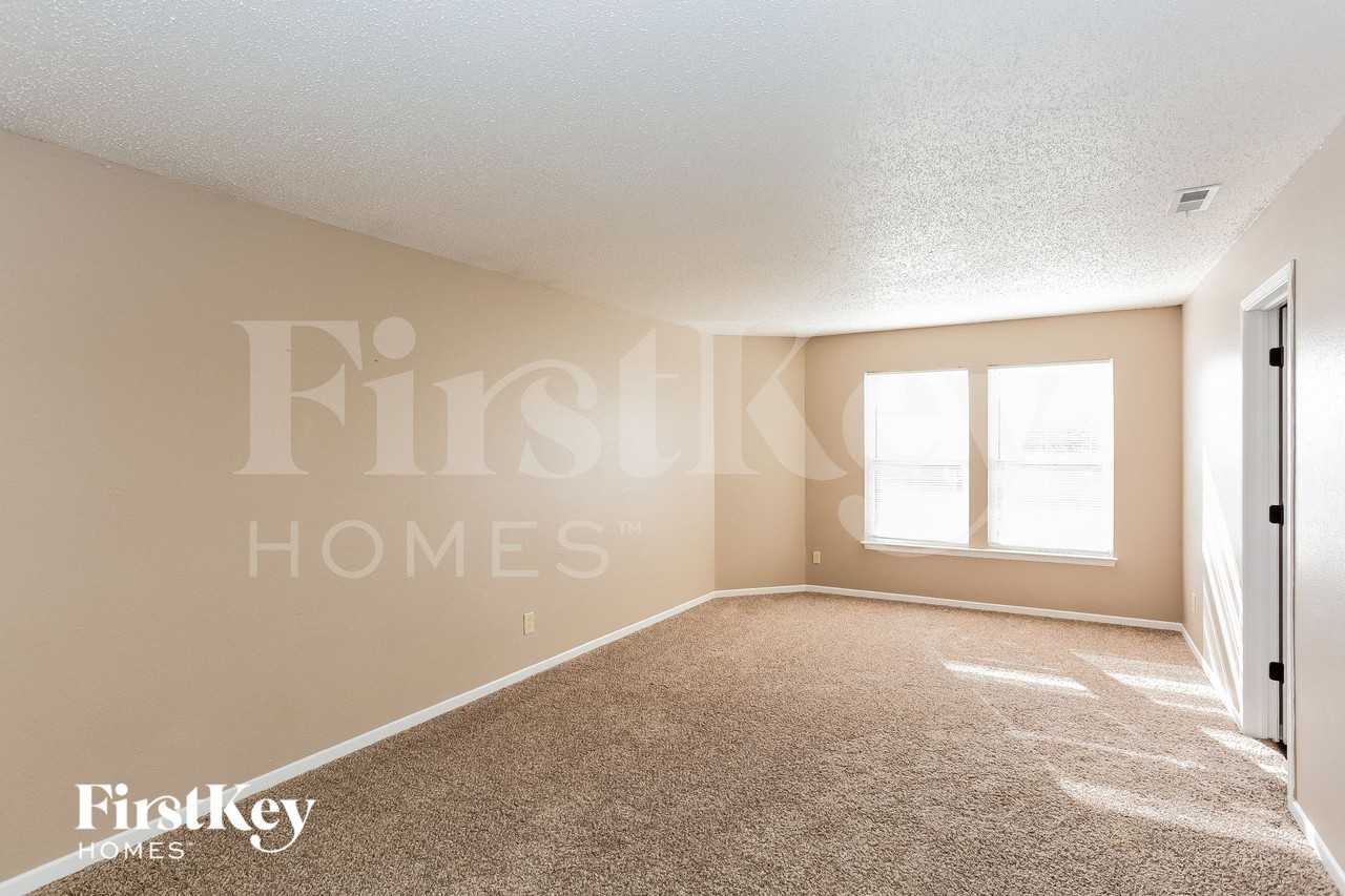 737 Fern St - Photo 4 of 15