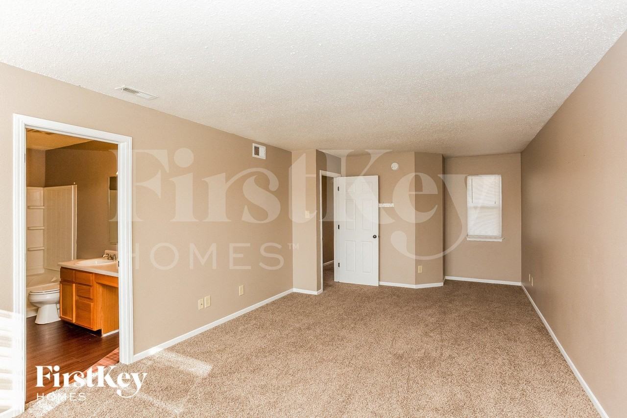 737 Fern St - Photo 5 of 15