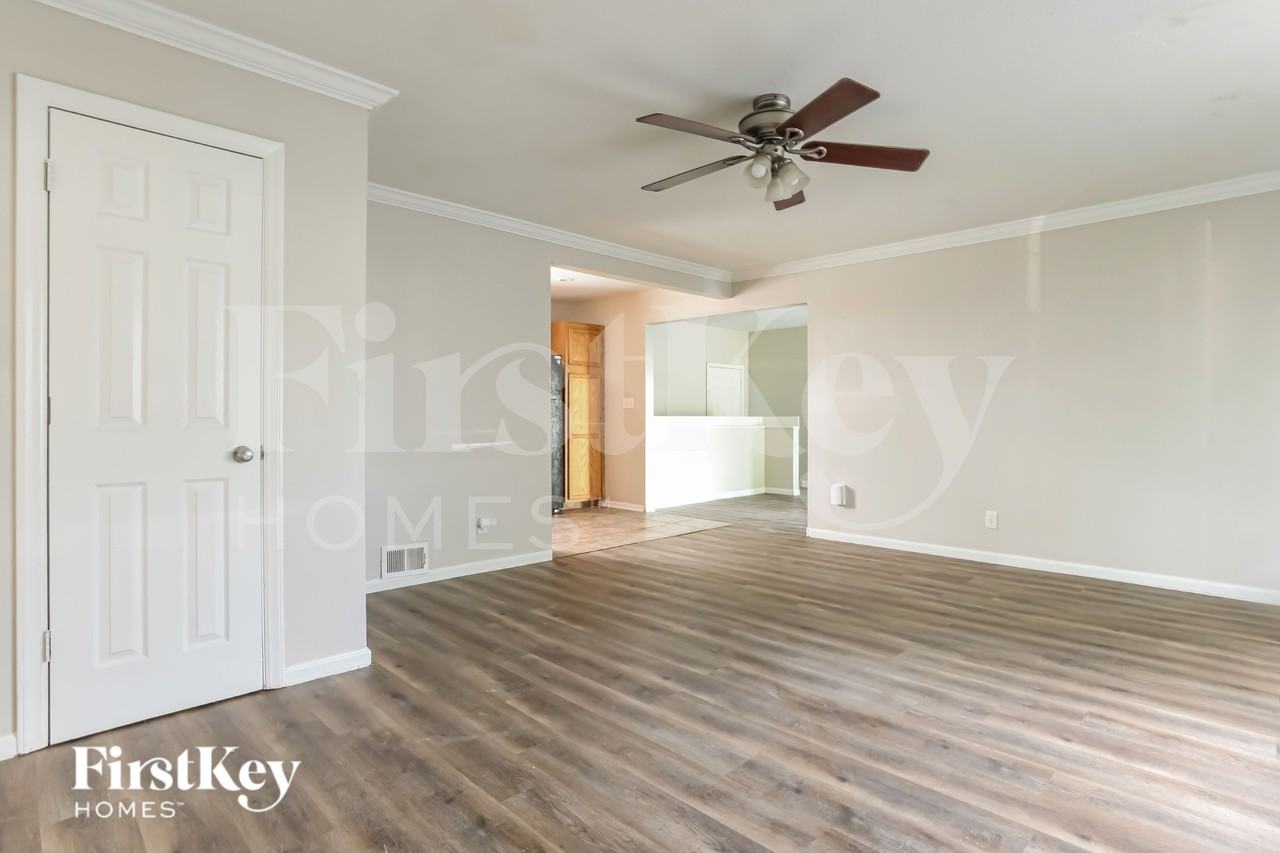 6004 Farley Ave - Photo 2 of 15