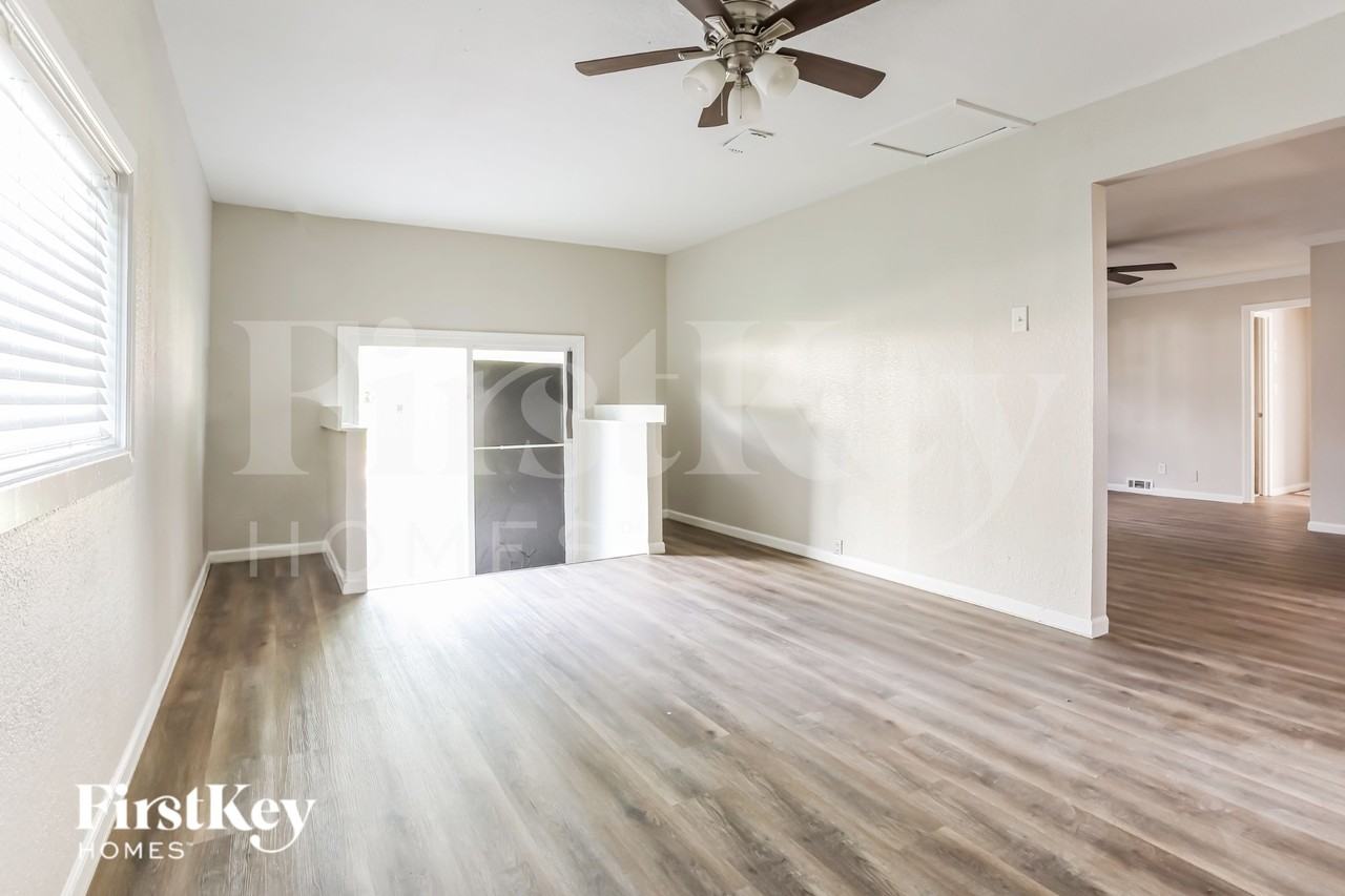 6004 Farley Ave - Photo 7 of 15
