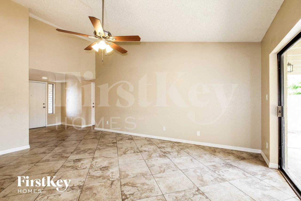 5203 W Sandra Ter - Photo 3 of 14