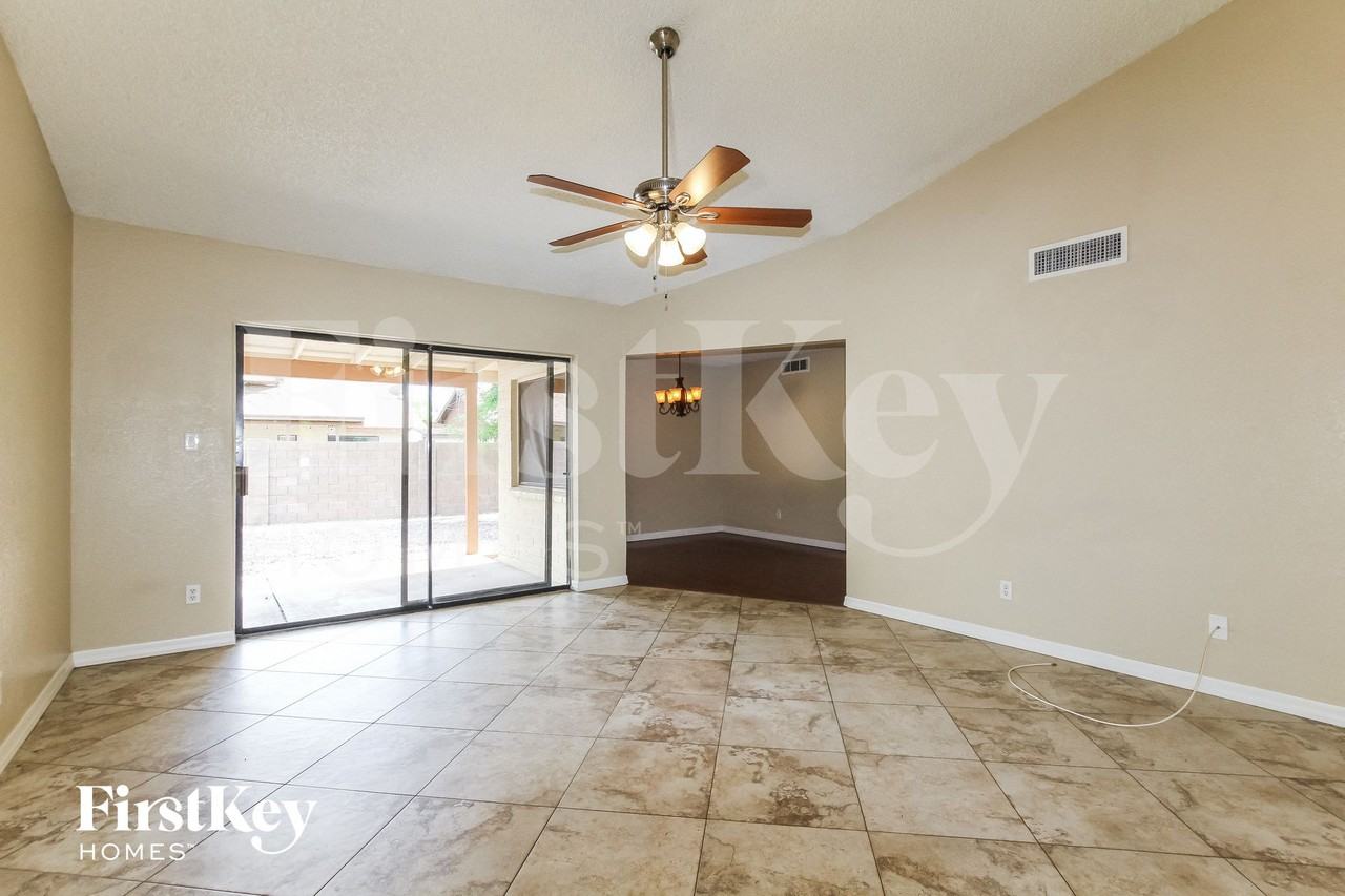 5203 W Sandra Ter - Photo 4 of 14