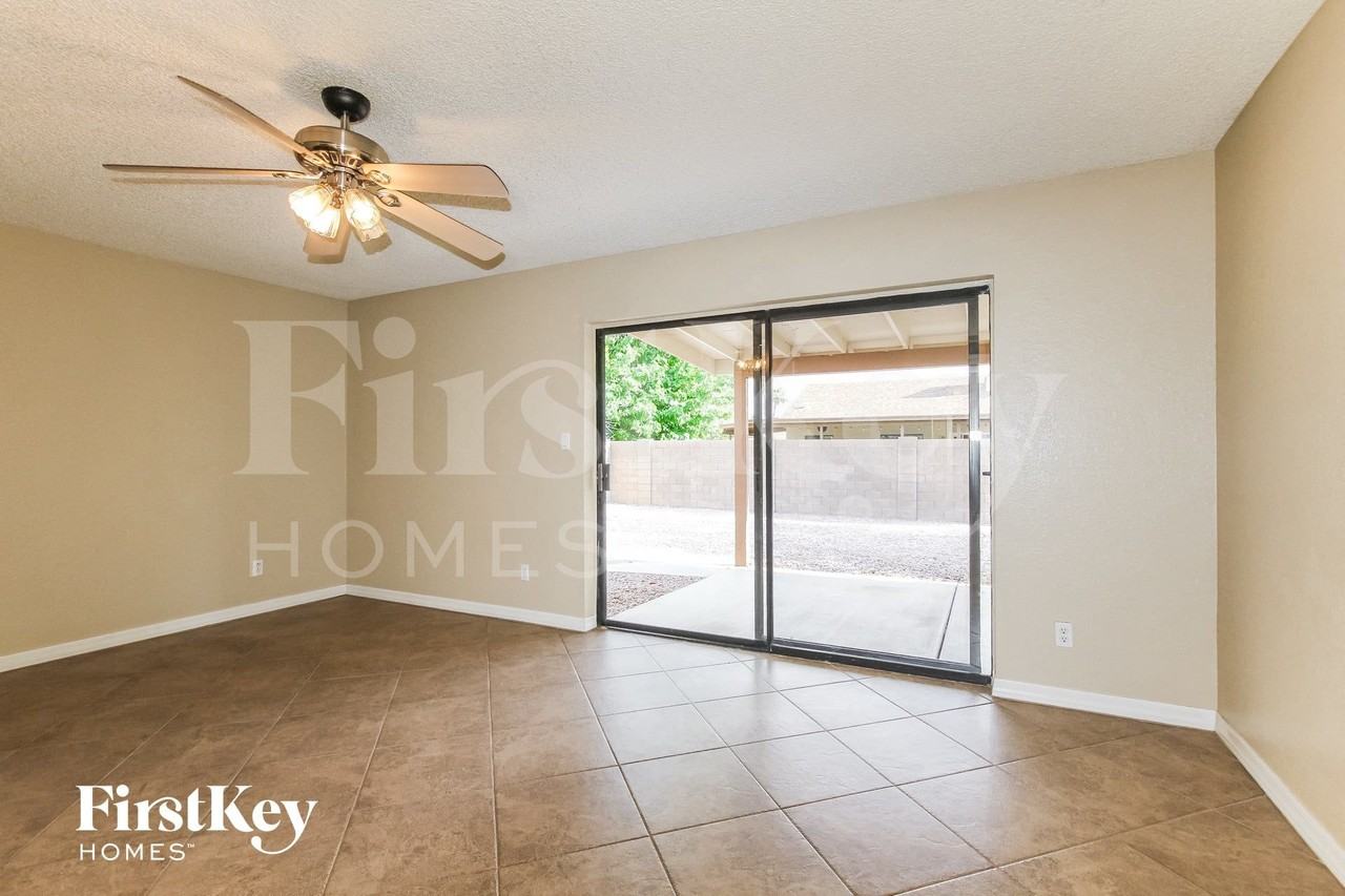 5203 W Sandra Ter - Photo 5 of 14