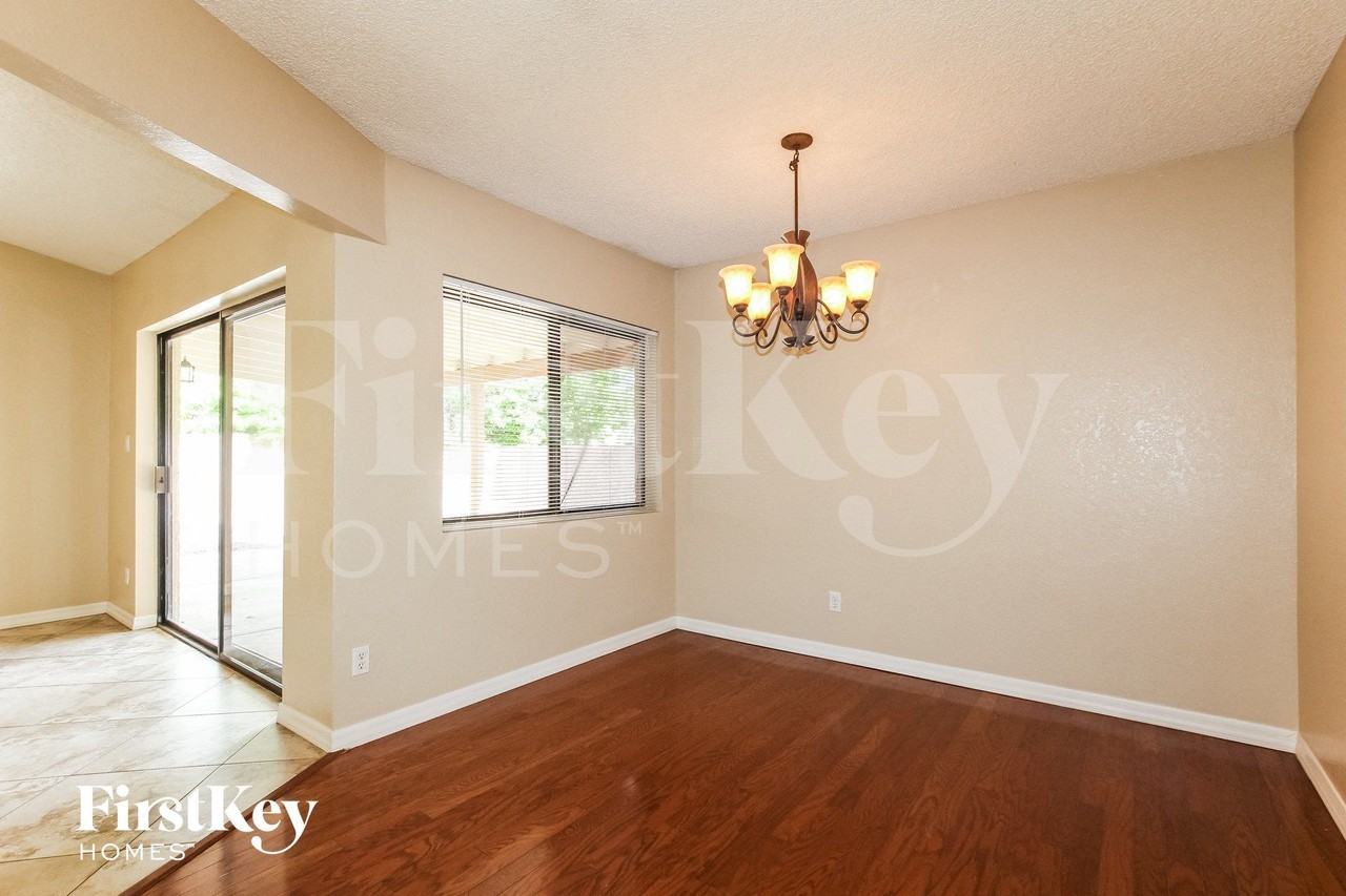 5203 W Sandra Ter - Photo 6 of 14