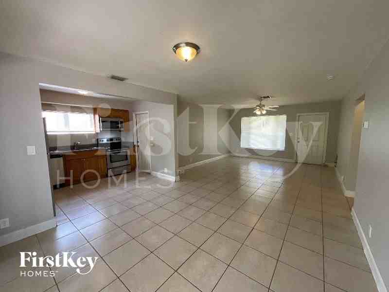 506 58th St - Photo 4 of 13