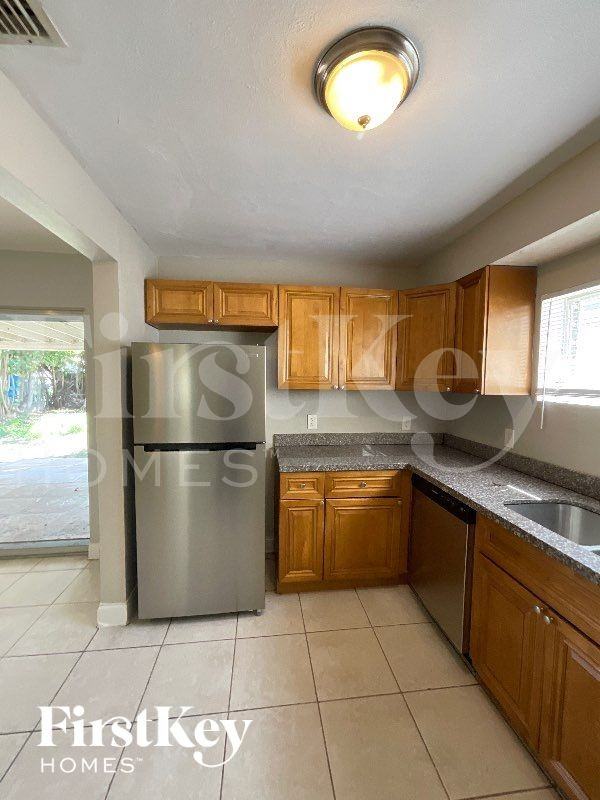506 58th St - Photo 5 of 13