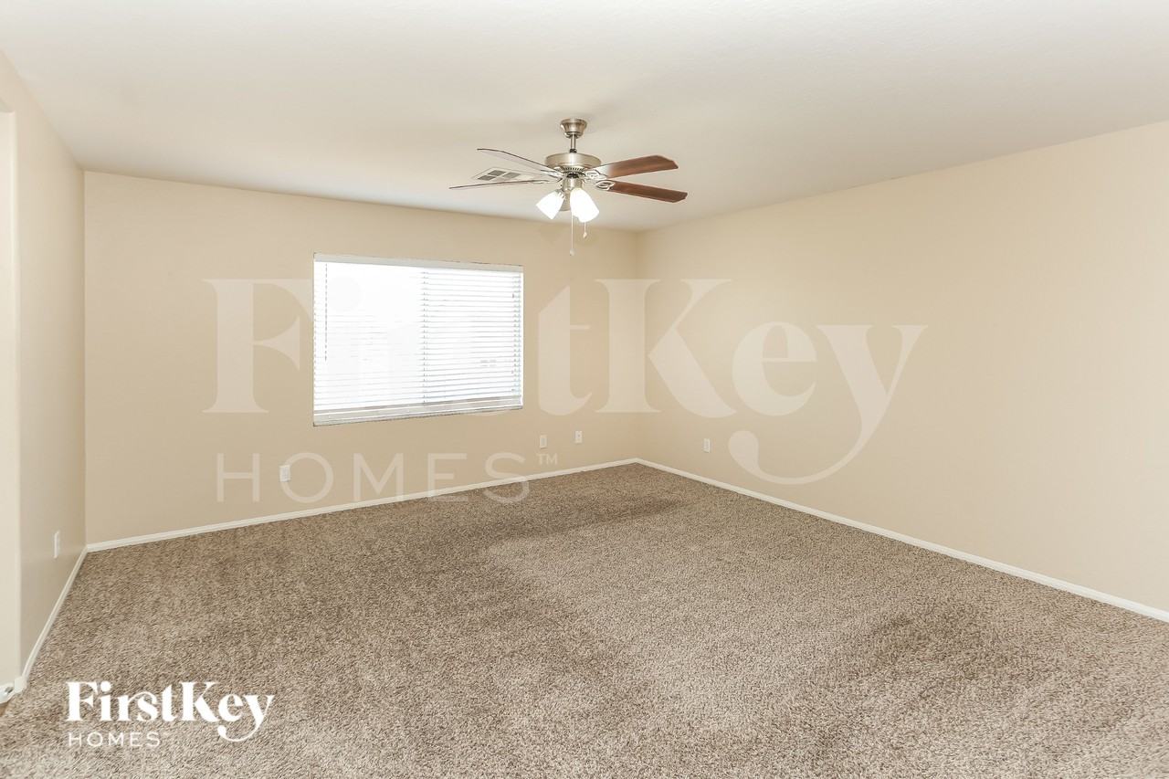 4813 Bride St - Photo 5 of 15