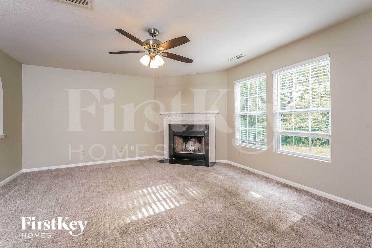 340 Kendall Dr - Photo 3 of 16