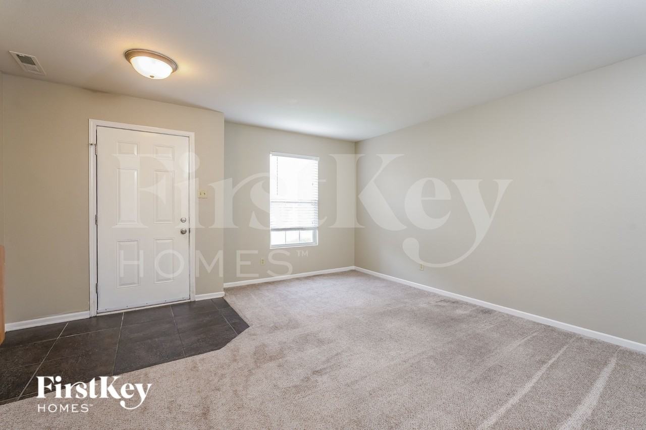 340 Kendall Dr - Photo 4 of 16