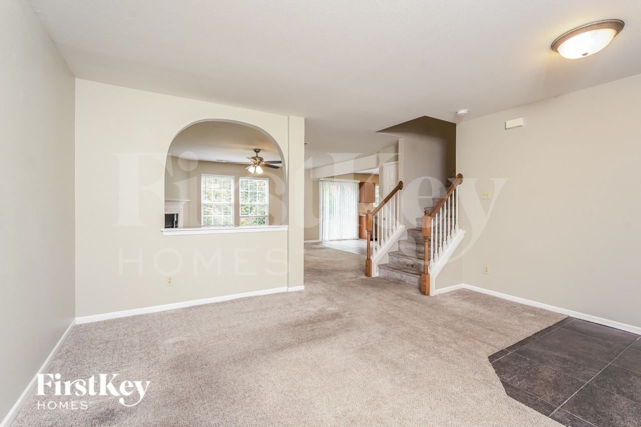 340 Kendall Dr - Photo 5 of 16