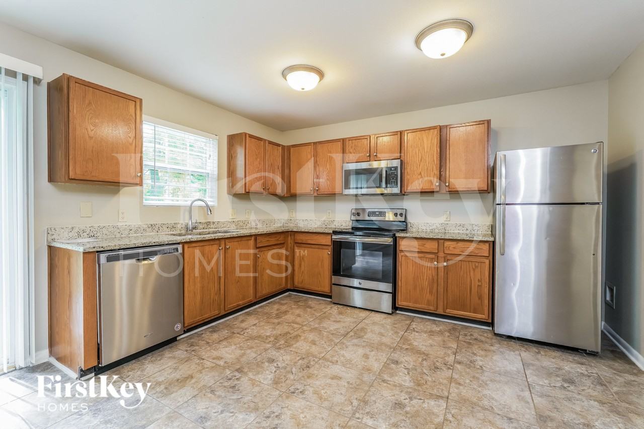 340 Kendall Dr - Photo 7 of 16