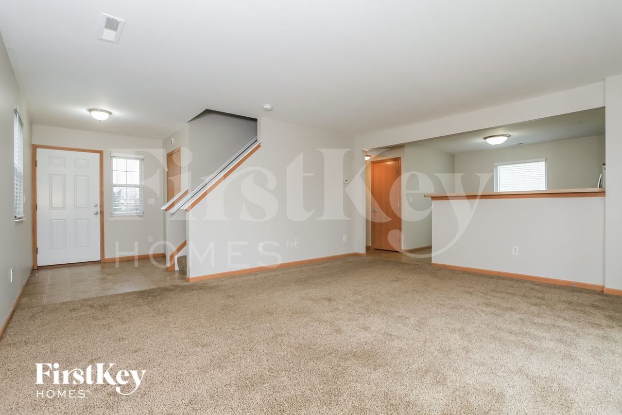 330 Heftner Cir - Photo 3 of 15