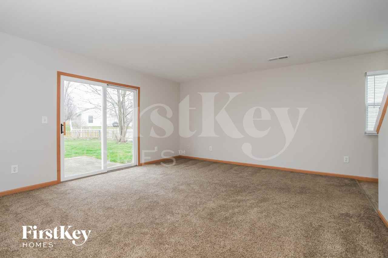 330 Heftner Cir - Photo 4 of 15