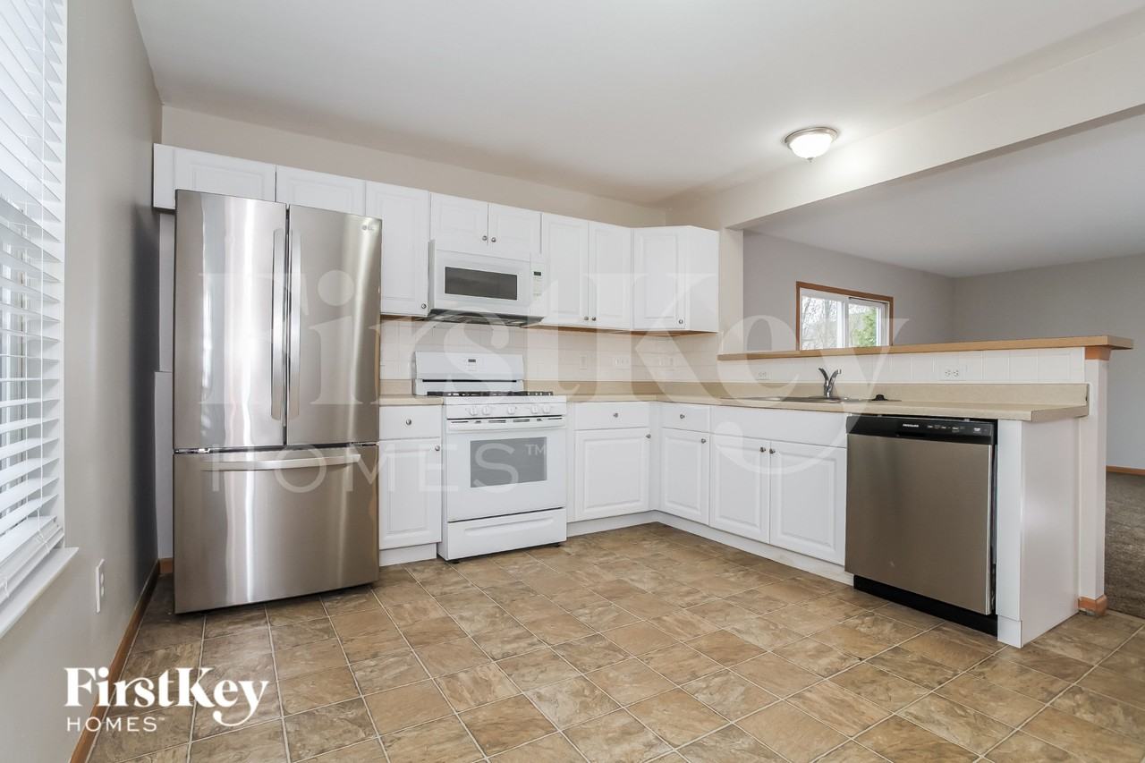 330 Heftner Cir - Photo 5 of 15