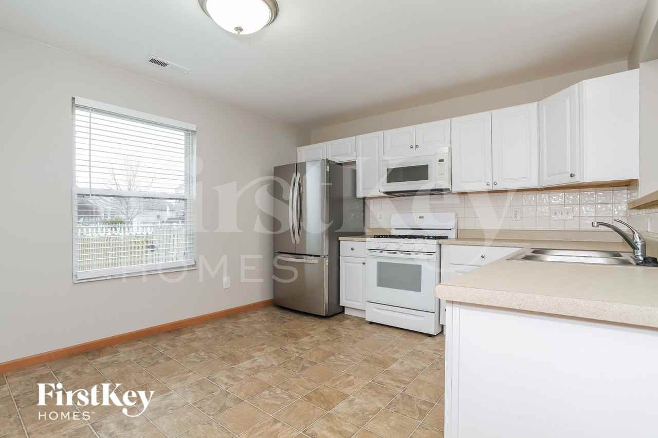 330 Heftner Cir - Photo 6 of 15