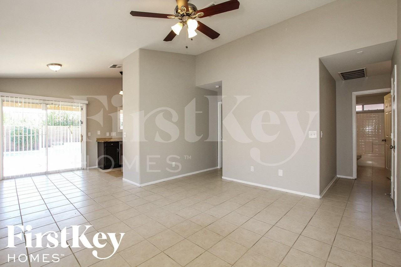 3257 W Melinda Ln - Photo 4 of 15