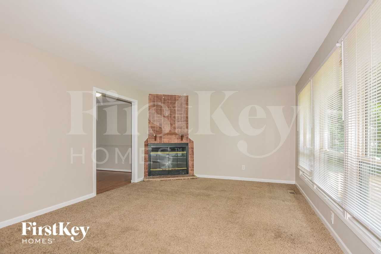 3245 Santiago Dr - Photo 3 of 16