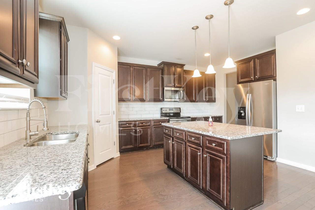 1247 Heartwood Ave - Photo 6 of 15