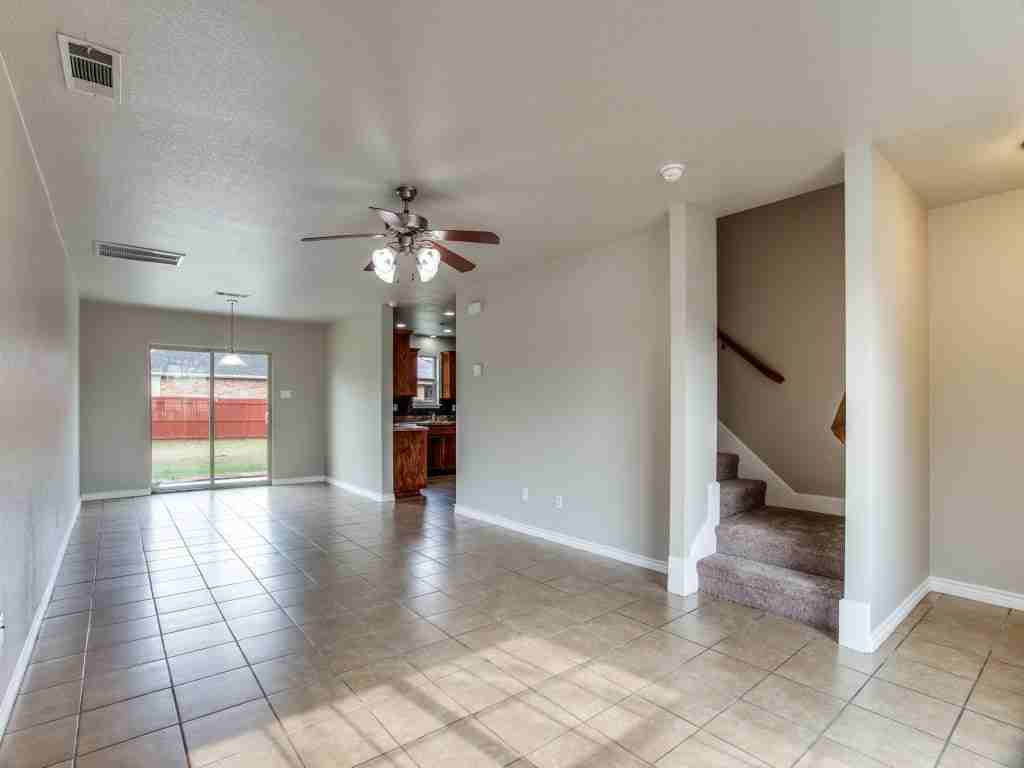 1208 Boxwood Dr - Photo 3 of 13