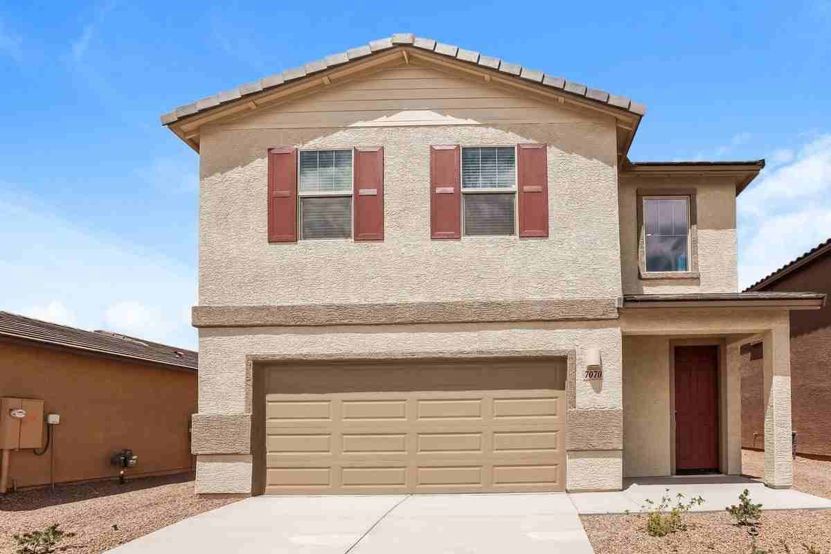 7070 W Joycliff Way - Photo 3 of 32