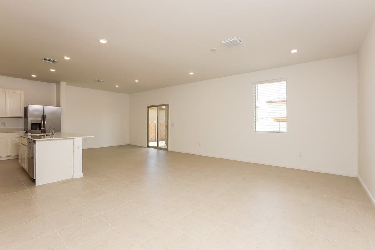 7070 W Joycliff Way - Photo 5 of 32