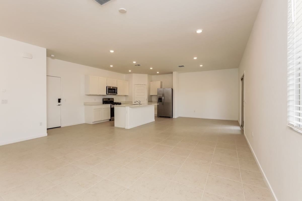 7070 W Joycliff Way - Photo 6 of 32