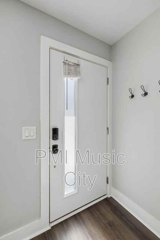 2126B Burns St - Photo 4 of 39