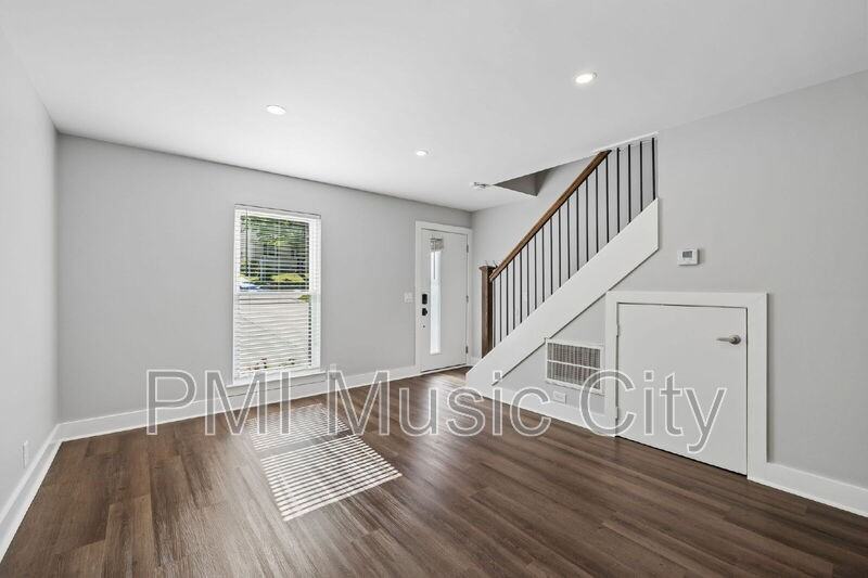2126B Burns St - Photo 6 of 39