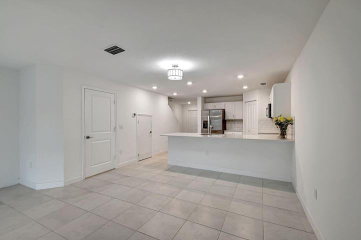 6851 Broadwater Lane - Photo 5 of 8
