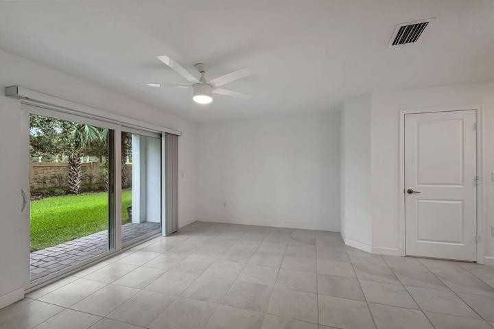 6851 Broadwater Lane - Photo 7 of 8