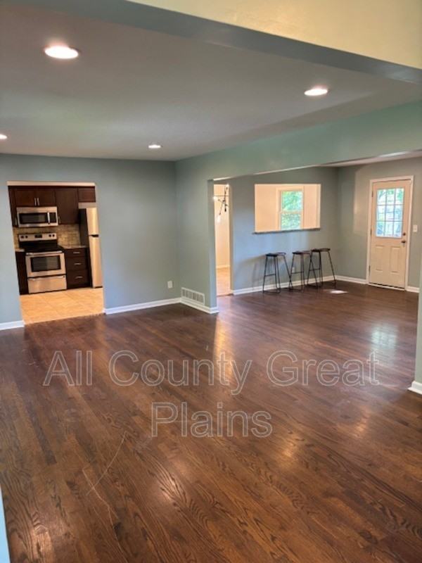 10439 Baltimore Ave - Photo 3 of 12