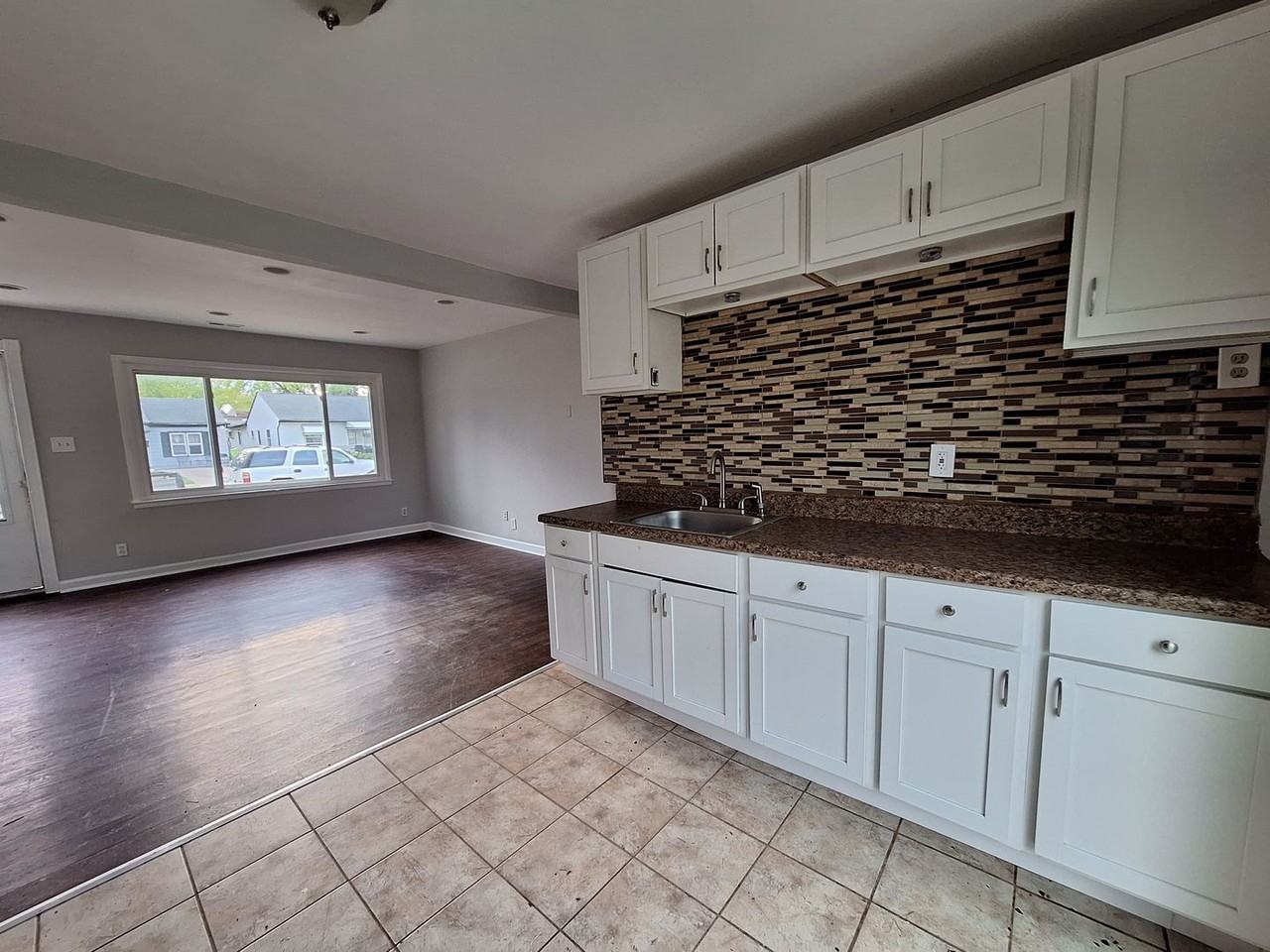 26536 Kathy St - Photo 5 of 16