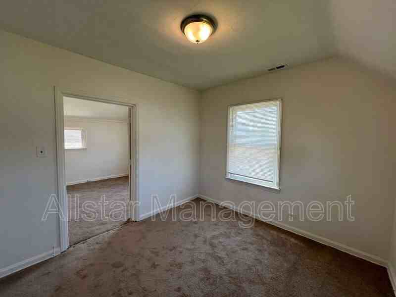 3617 W 46th St - Photo 2 of 17