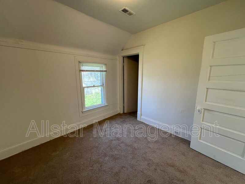 3617 W 46th St - Photo 6 of 17