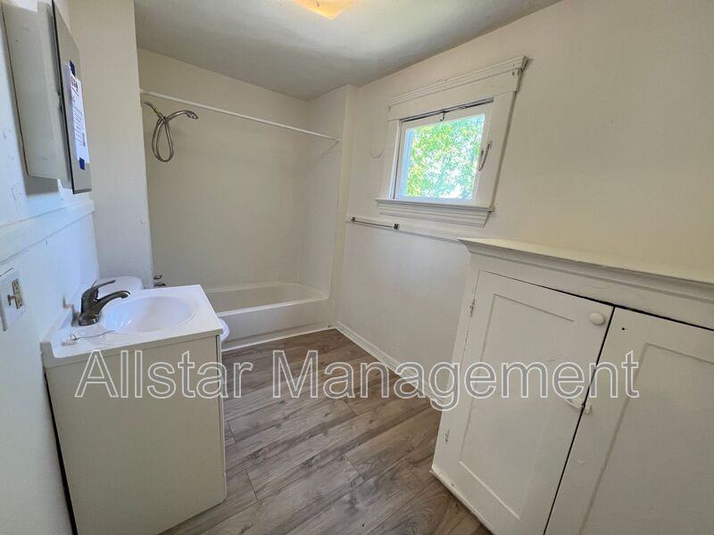 3617 W 46th St - Photo 7 of 31
