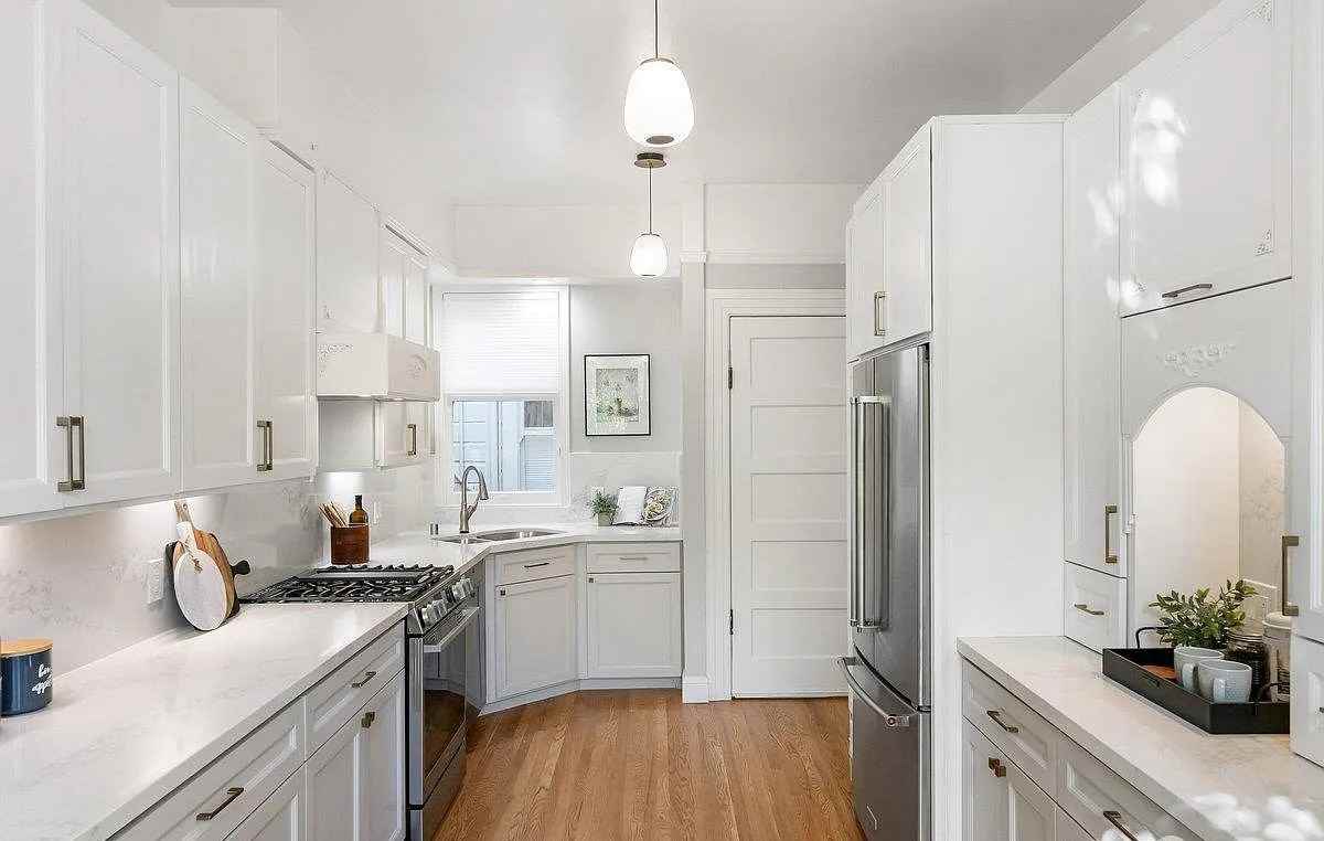 335 Lake St - Photo 4 of 22