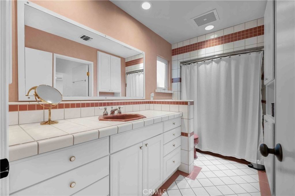 2419 23rd St - Photo 4 of 23