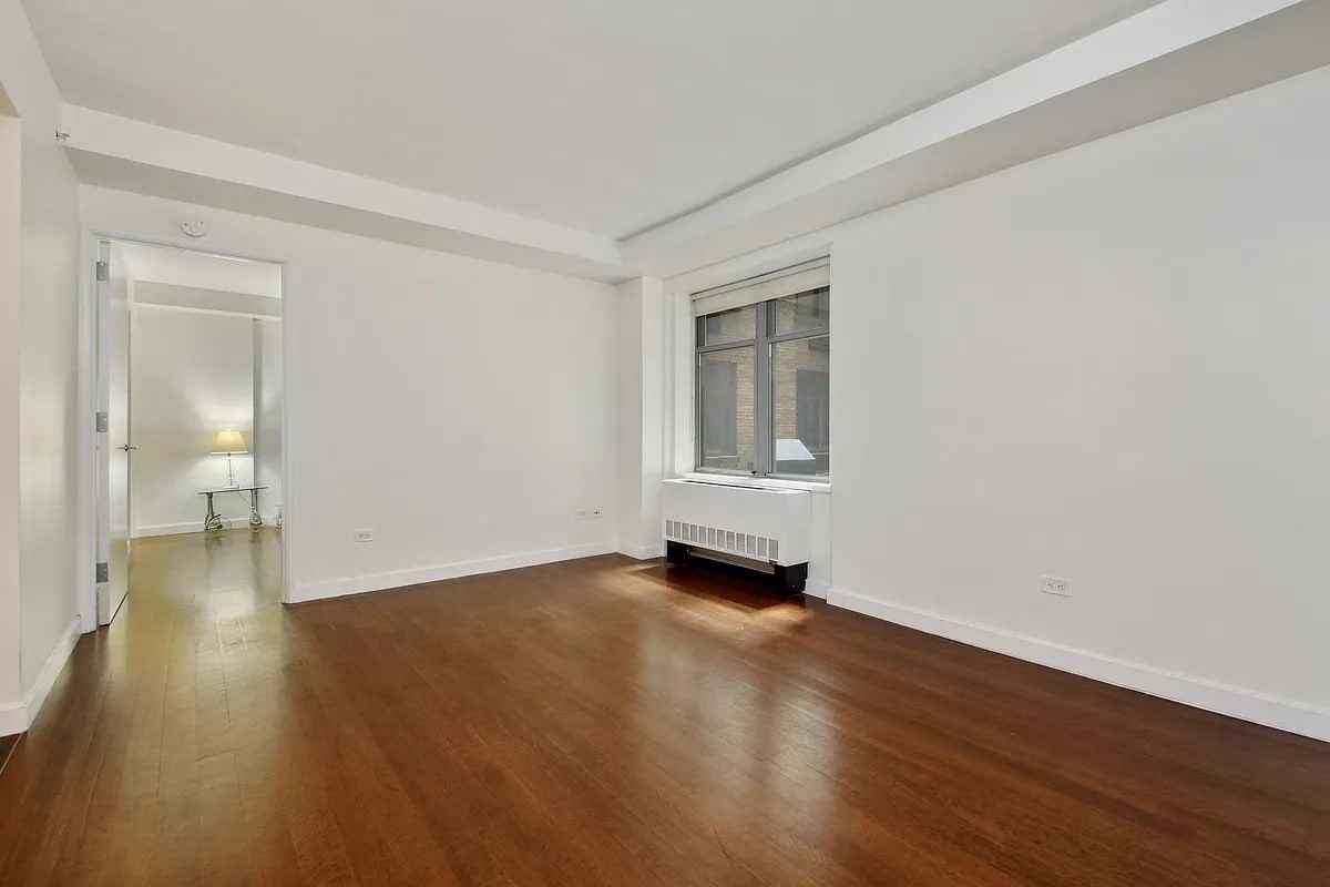 100 W 58Th St - Photo 2 of 9