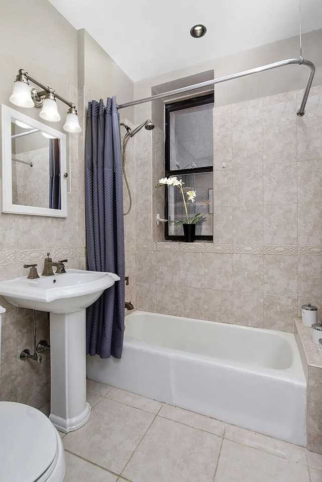 10 W 93Rd St - Photo 3 of 7