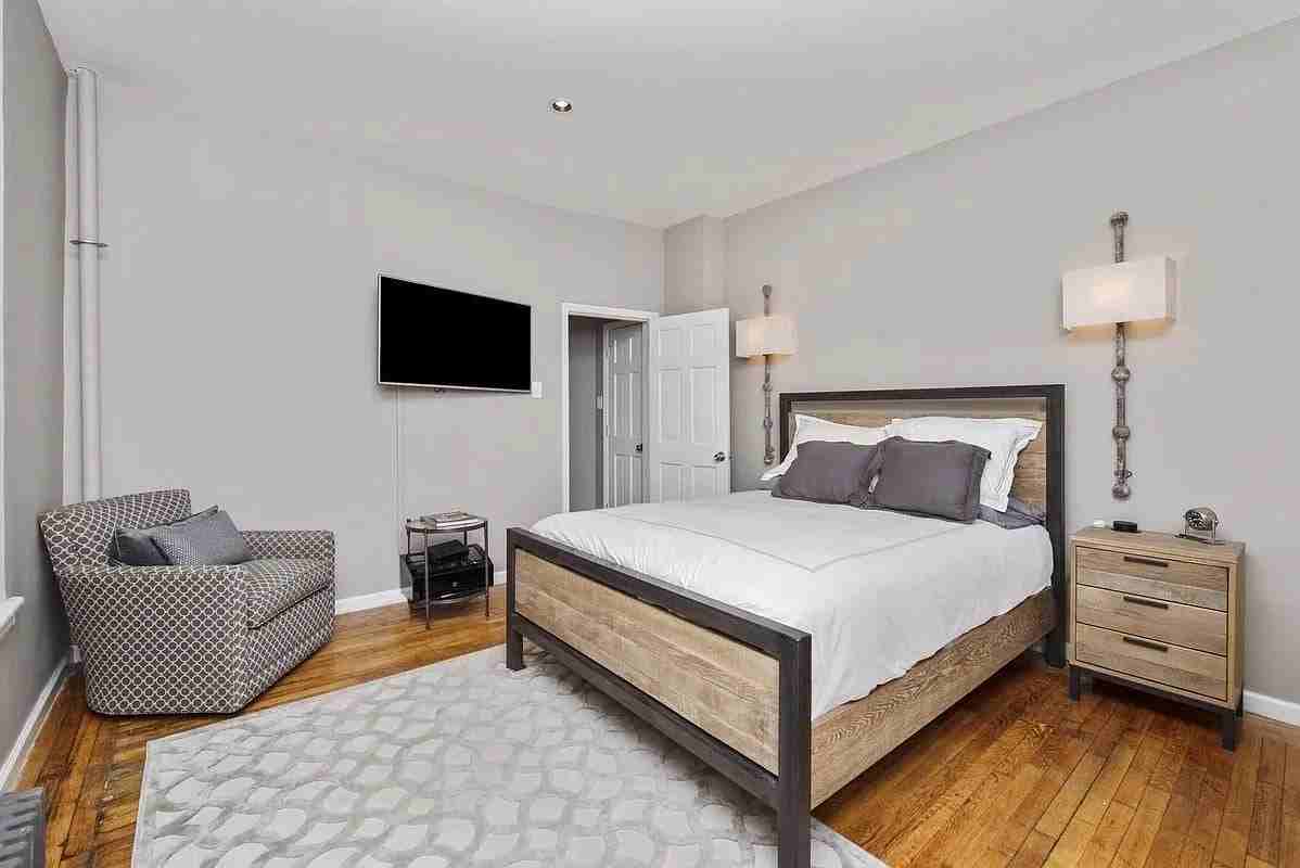 10 W 93Rd St - Photo 7 of 7