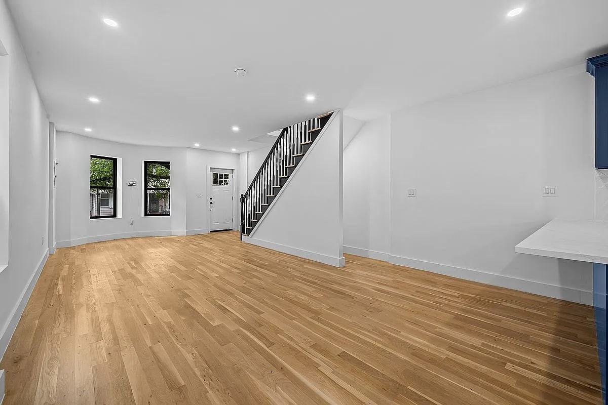 371 Grant Ave - Photo 3 of 12