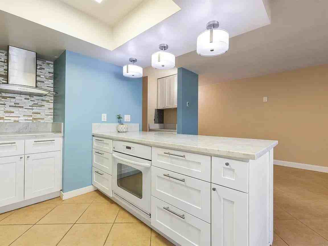 7555 Linda Vista Rd - Photo 5 of 10