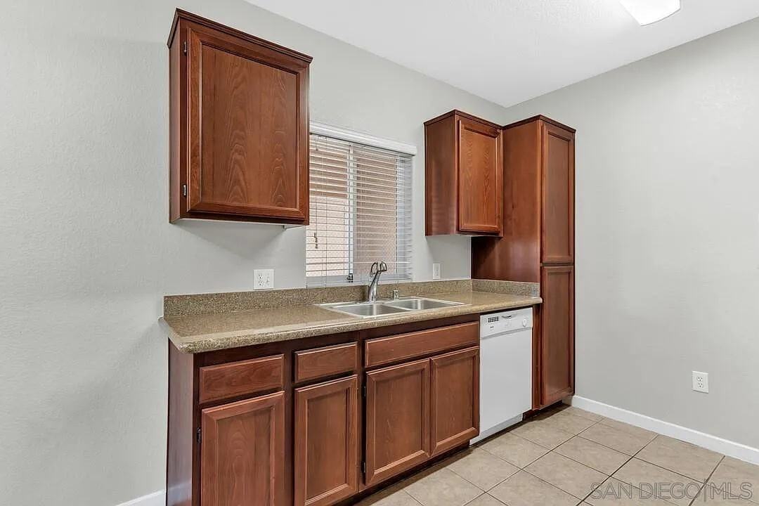 7653 Mission Gorge Rd - Photo 4 of 7