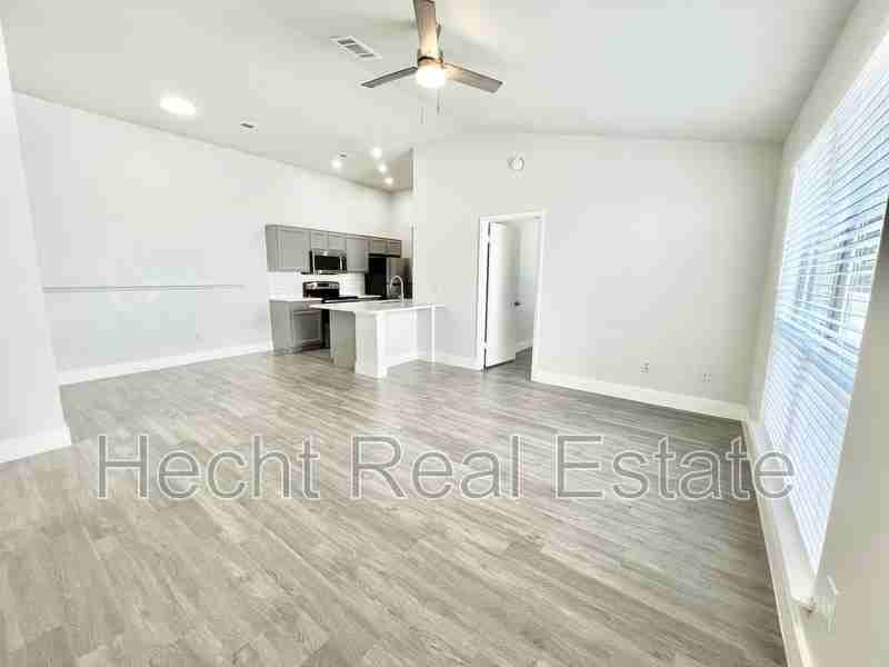2308 Fuzz Fairway - Photo 4 of 31