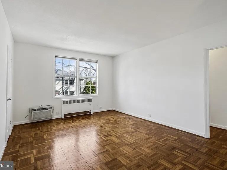 250 N Thomas St #2 - Photo 2 of 12