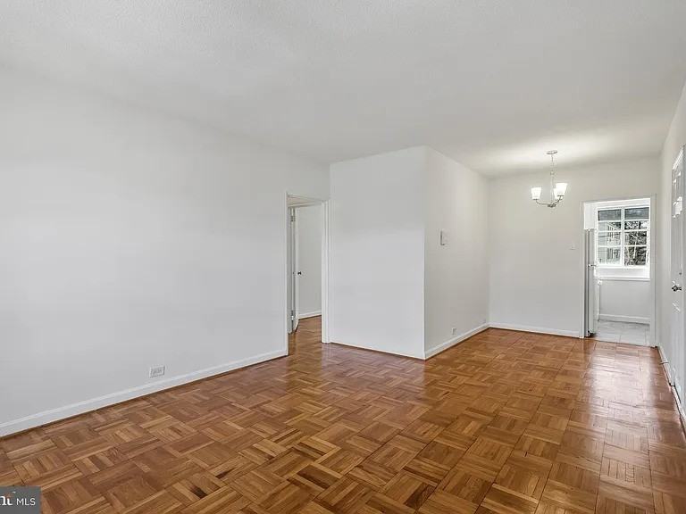 250 N Thomas St #2 - Photo 4 of 12