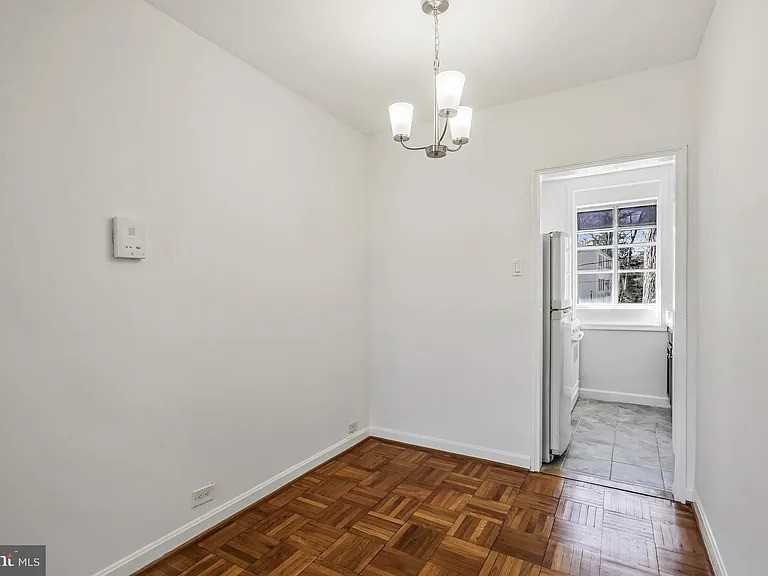 250 N Thomas St #2 - Photo 5 of 12