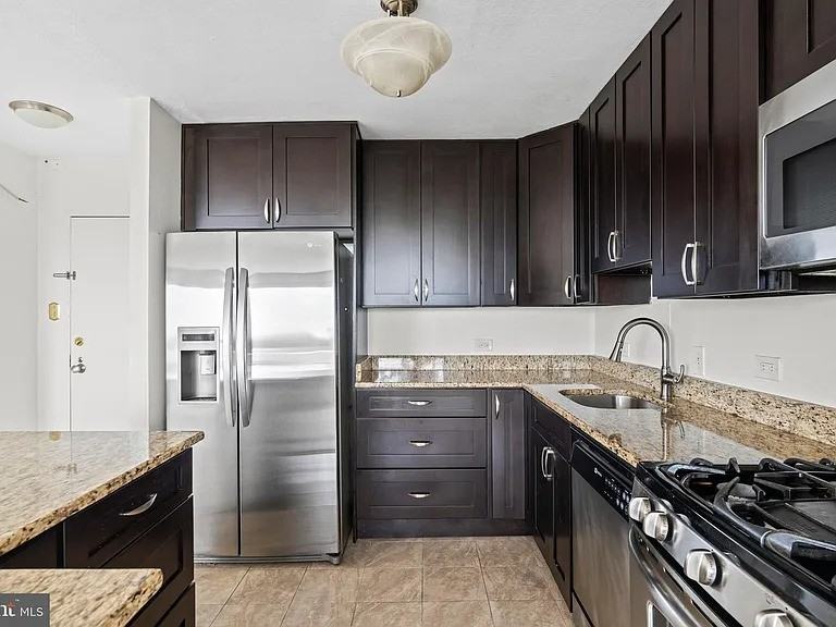 4501 Arlington Blvd #713 - Photo 2 of 13