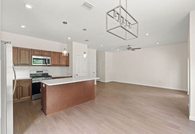 751 Amos St #B - Photo 4 of 23
